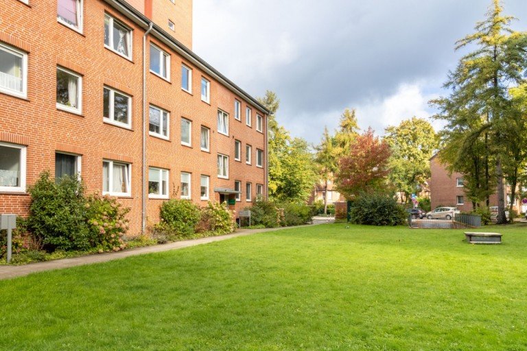 Hausansicht Wedel Etagenwohnung 4-Zimmer-Wohnung in Wedel-Schulau mit Balkon