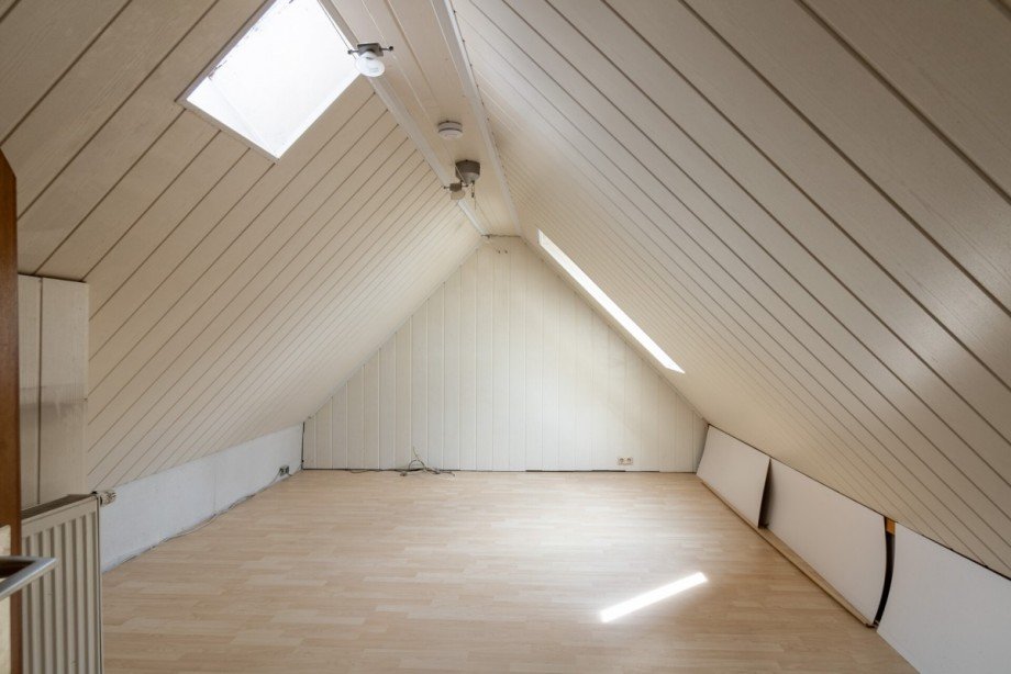 Ausgebauter Spitzboden Doppelhaush�lfte Wedel