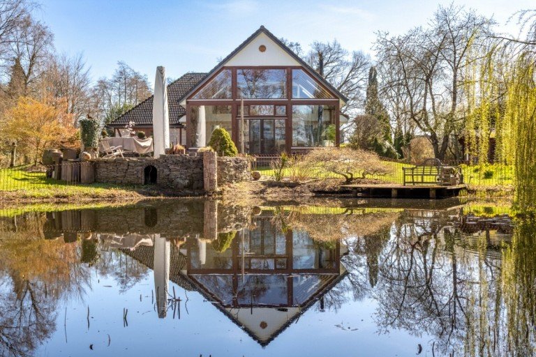 Hausansicht - Wintergarten vom Schwimmteich Heidgraben Haus Stilvolle Landhausvilla mit privatem Naturparadies am Landschaftschutzgebiet
