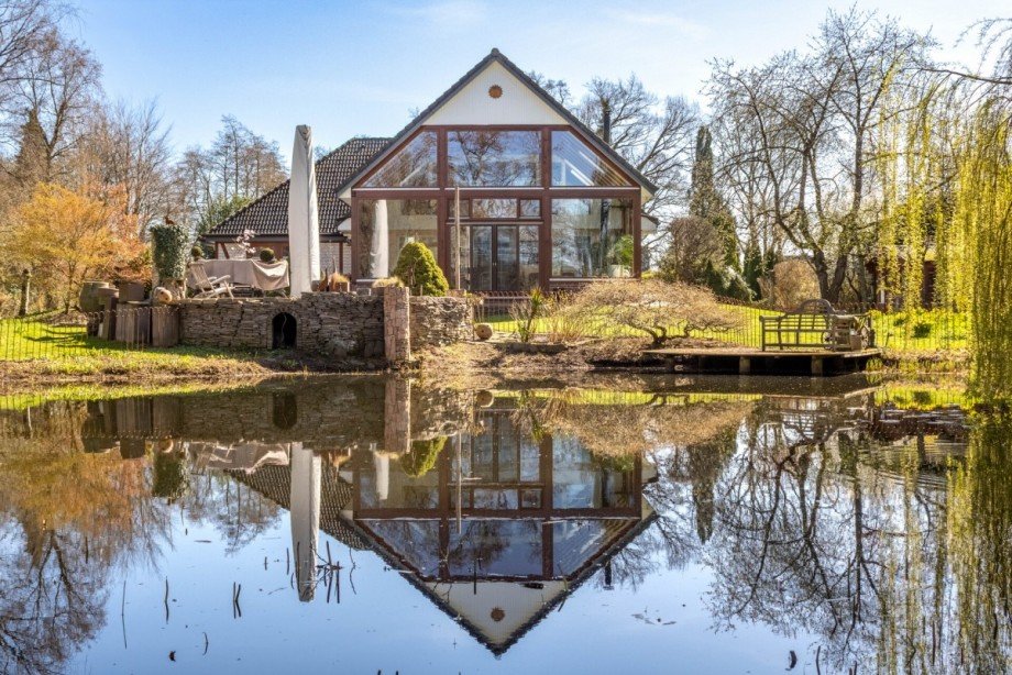 Hausansicht - Wintergarten vom Schwimmteich Haus Heidgraben