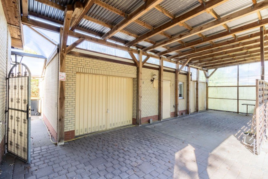 Gro�er Carport mit Garage Einfamilienhaus Rellingen