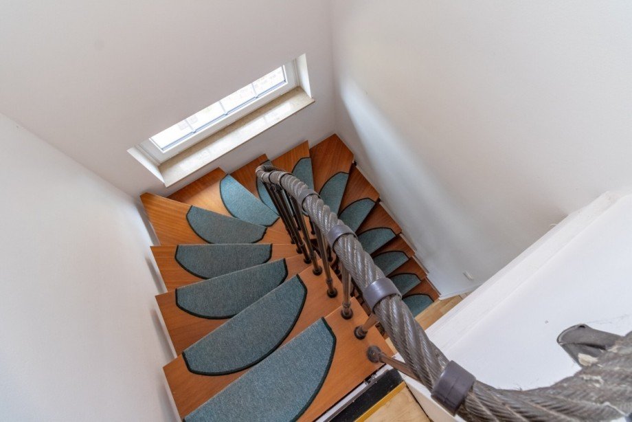Treppe zum Spitzboden Doppelhaush�lfte Wedel