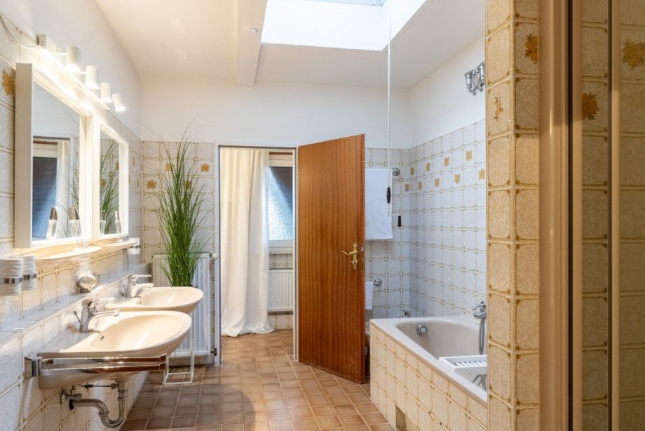 Badezimmer Dachgeschoss Maisonettewohnung Bremen